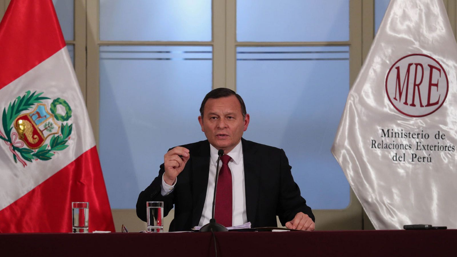 Perú invita a cien países para discutir en agosto la crisis en Venezuela