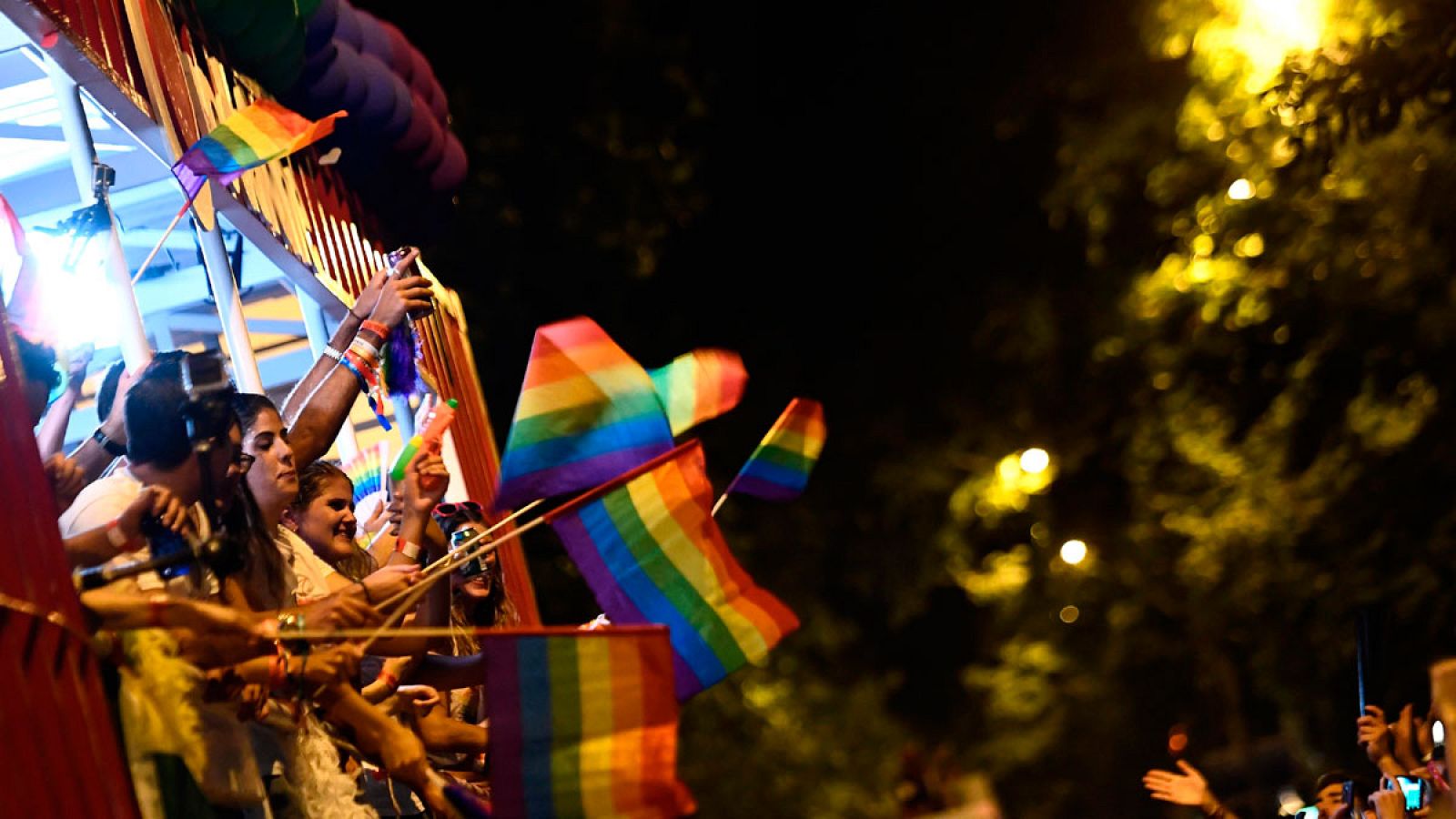 Cuatro heridos, uno grave, al caer desde una carroza en el desfile Orgullo 2019