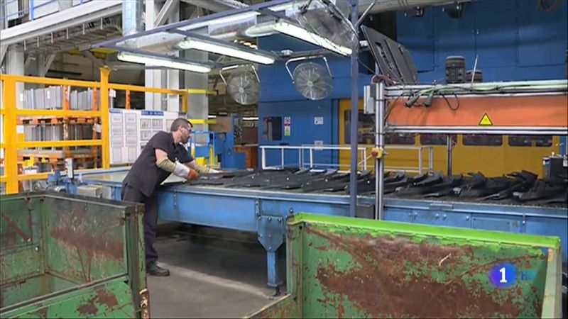 El BBVA cree que España crecerá más, hasta un 2,3% este año, pero advierte de riesgos por la incertidumbre política