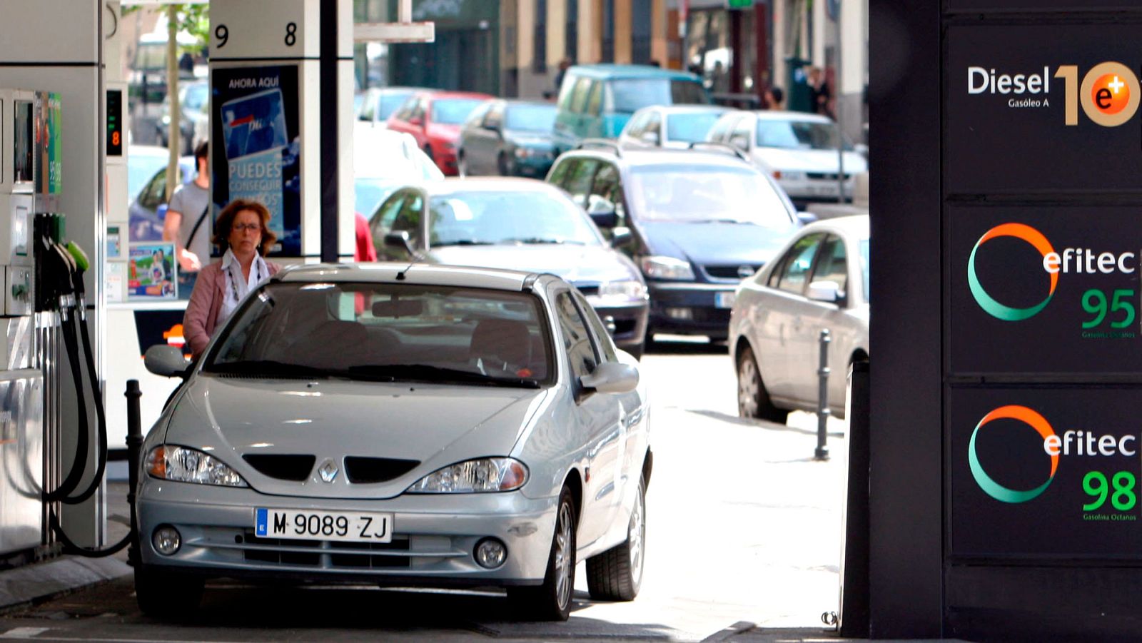 Gasolinera en imagen de archivo