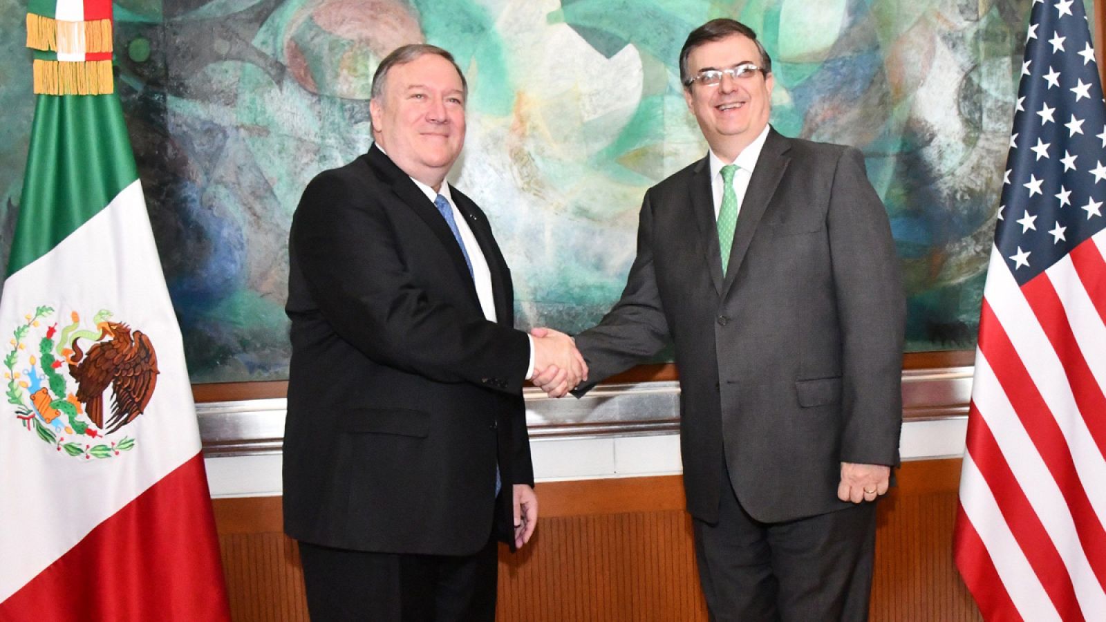 El secretario de Relaciones Exteriores de México, Marcelo Ebrard, durante un encuentro con el Secretario de Estado de EE.UU., Mike Pompeo, en la sede diplomática mexicana en Ciudad de México