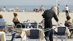 El inicio de la temporada de verano reduce el paro en 123.600 personas hasta el 14%, en mínimos de 2008