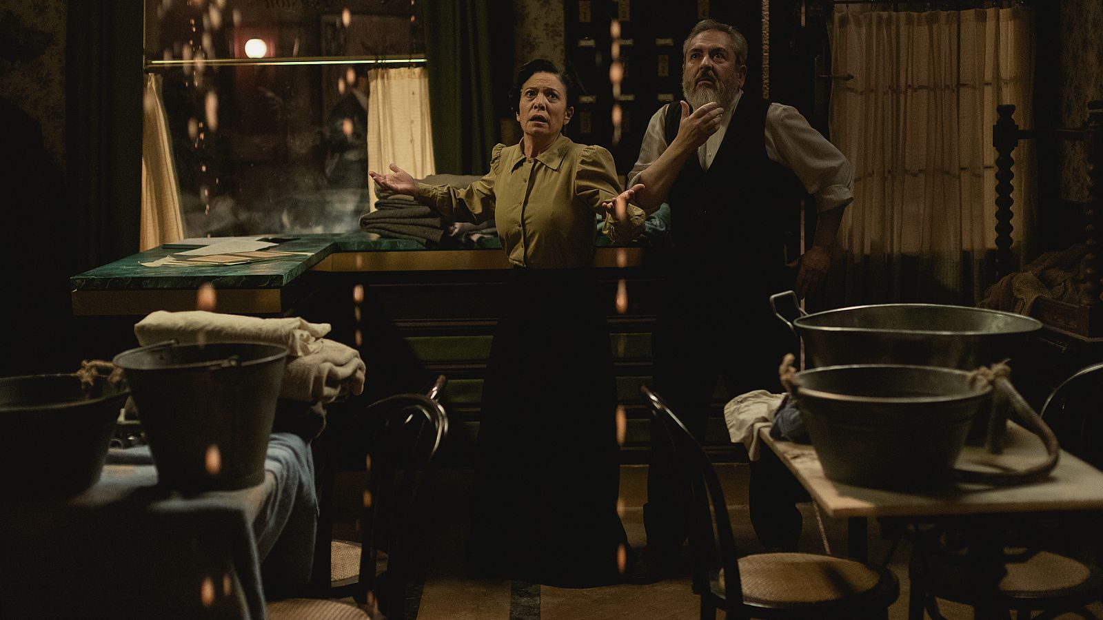 Salen goteras en la pensión