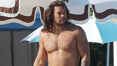 Jason Momoa se burla de las críticas a su "cuerpo de padre"