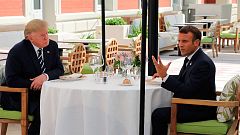 Trump escenifica con Macron un encuentro conciliador en el G7 tras agravar el conflicto comercial con China