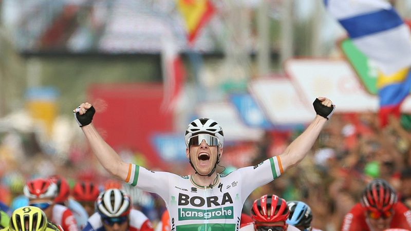 Sam Bennett se impone con mucha autoridad en el primer 'sprint' de la Vuelta 