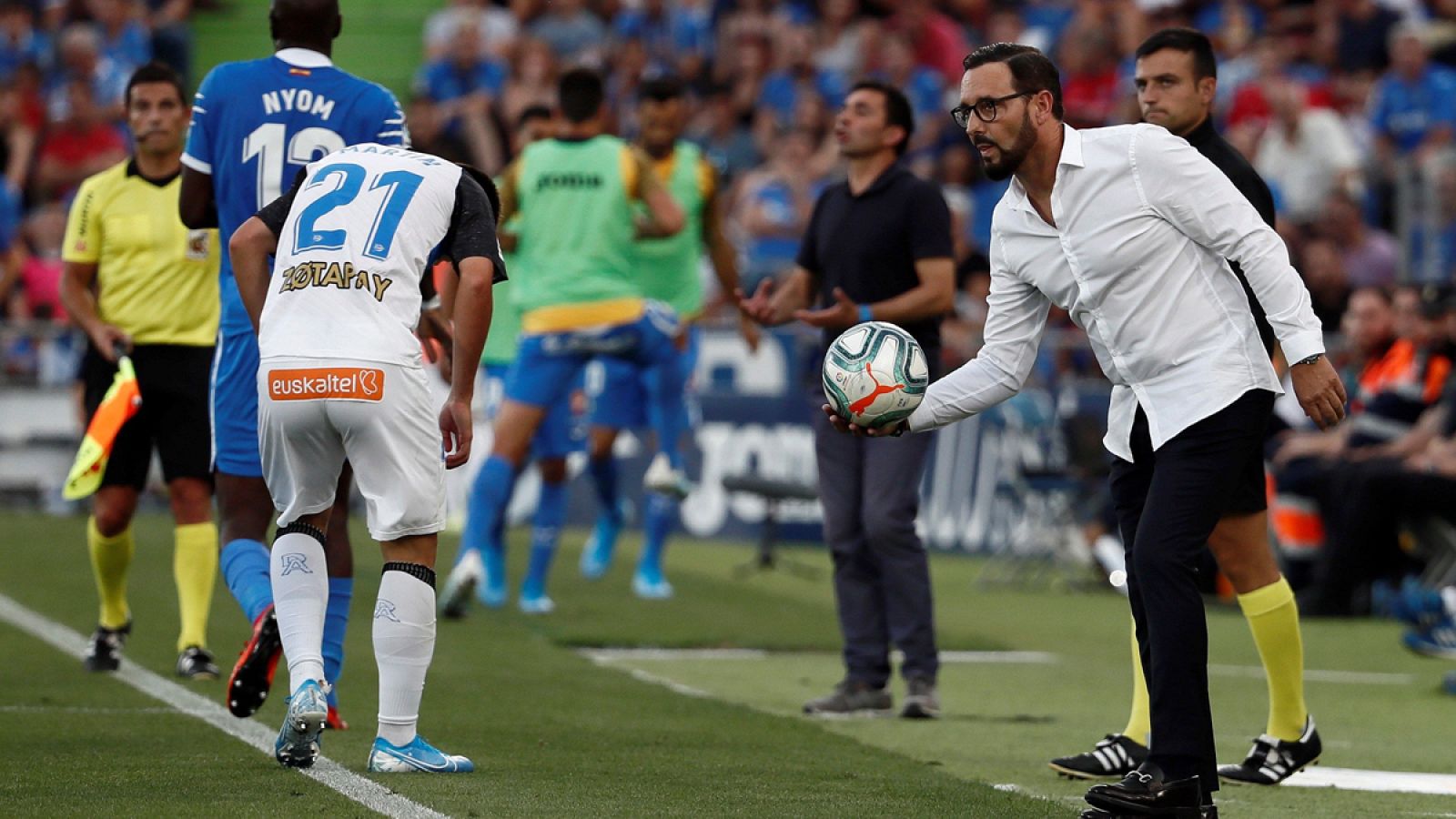 José Bordalás, dando instrucciones a los suyos