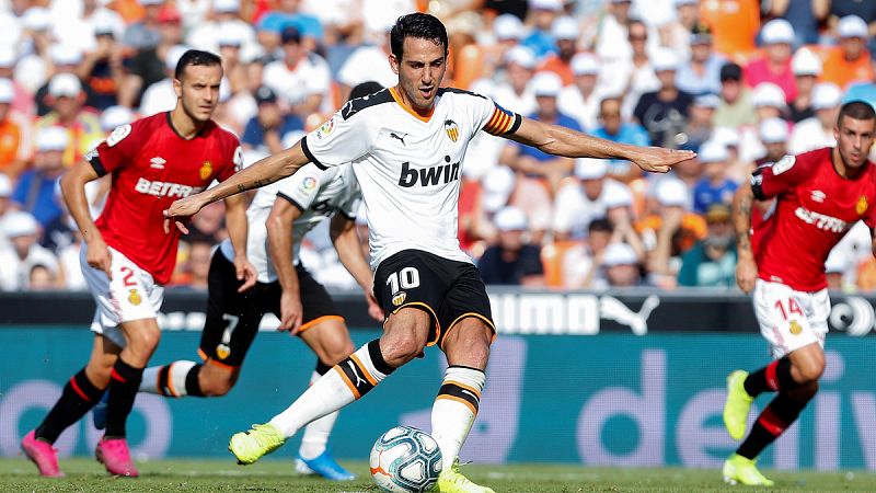 El Valencia consigue su primera victoria en Liga ante el Mallorca desde los once metros