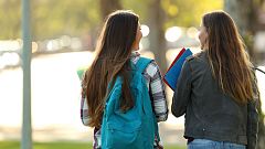Las personas con título universitario en la OCDE ganan un 57% más de media y sufren menos paro