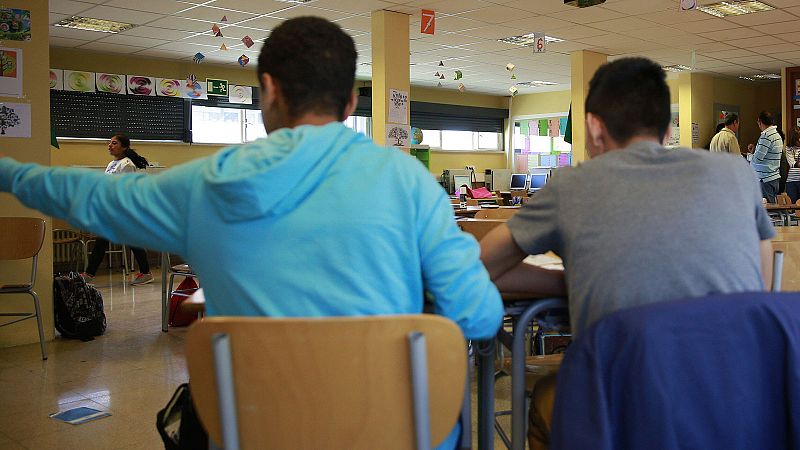 Los alumnos de secundaria españoles tienen más horas de clase, pero no mejores resultados