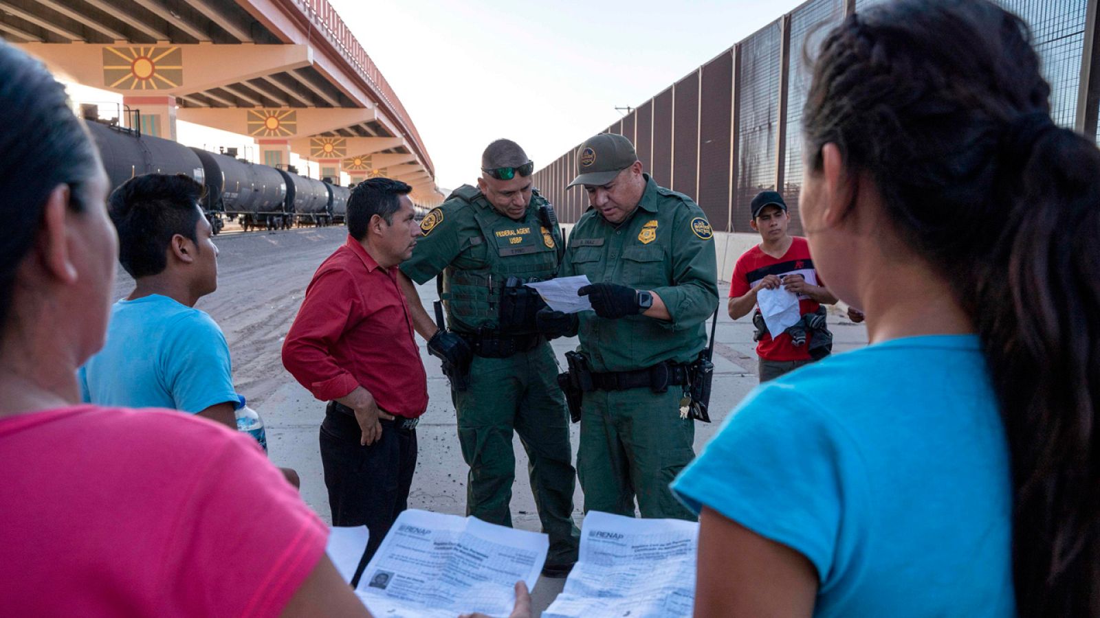 El Tribunal Supremo da luz verde a Trump para denegar el asilo a indocumentados