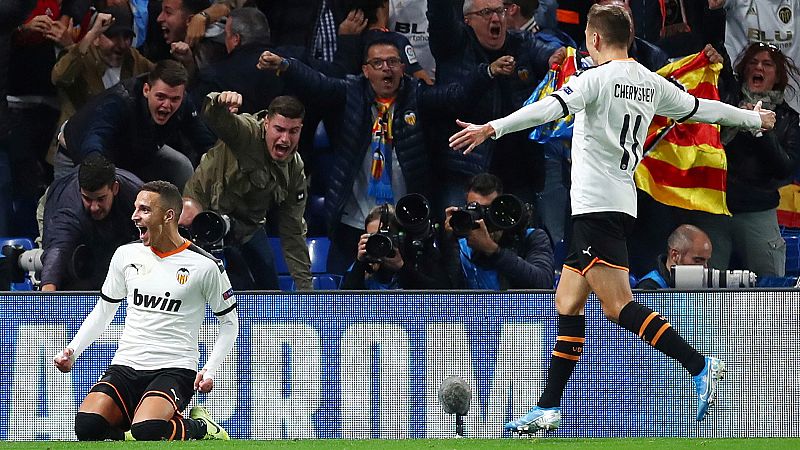 El Valencia se desquita con un valioso triunfo en su debut en la Champions en Stamford Bridge