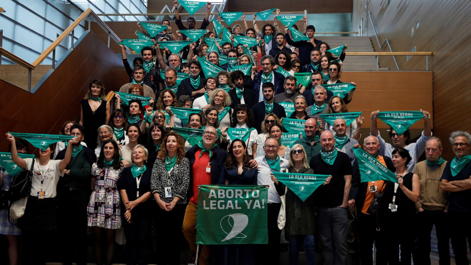 Reivindicación por el aborto legal en Argentina encabezada por el cineasta Juan Solanas y el director del Festival de San Sebastián, José Luis Rebordinos.