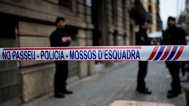 Los Mossos investigan varios "artefactos simulados" hallados ante las sedes de ERC, la CUP, los comunes, la ANC y Òmnium
