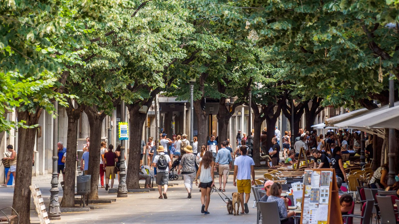 El verano se salda con 1 % menos de turistas y con un aumento de su gasto del 2,3 %
