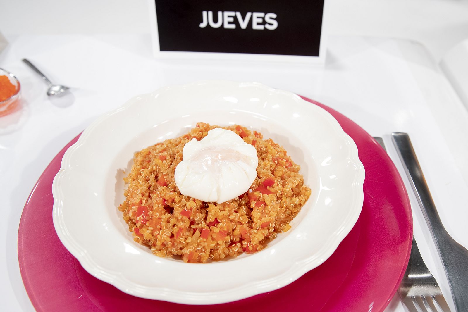 Jueves - Quinoa a la cubana con salsa de tomate casera