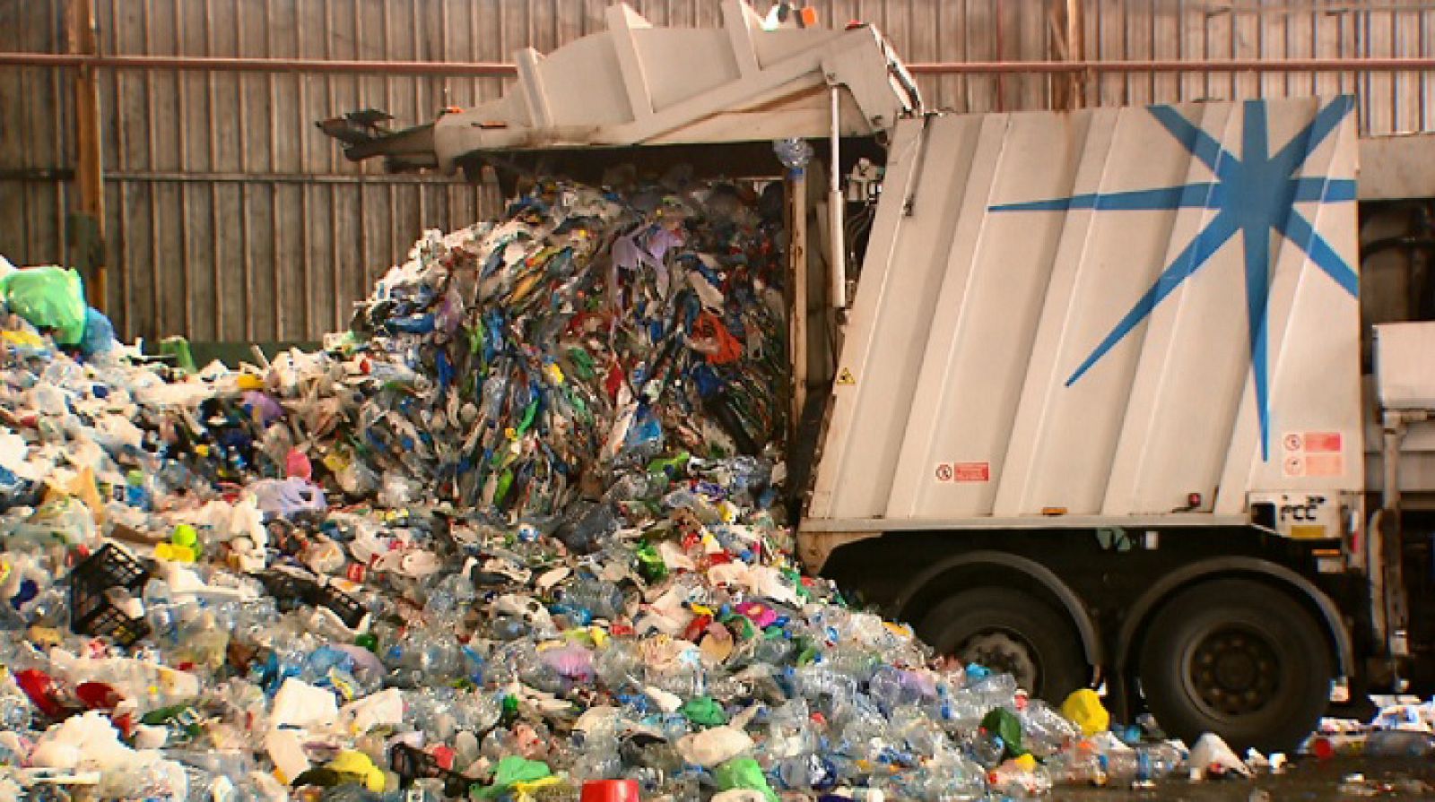 Visita a las plantas a las que llegan los residuos del contenedor amarillo