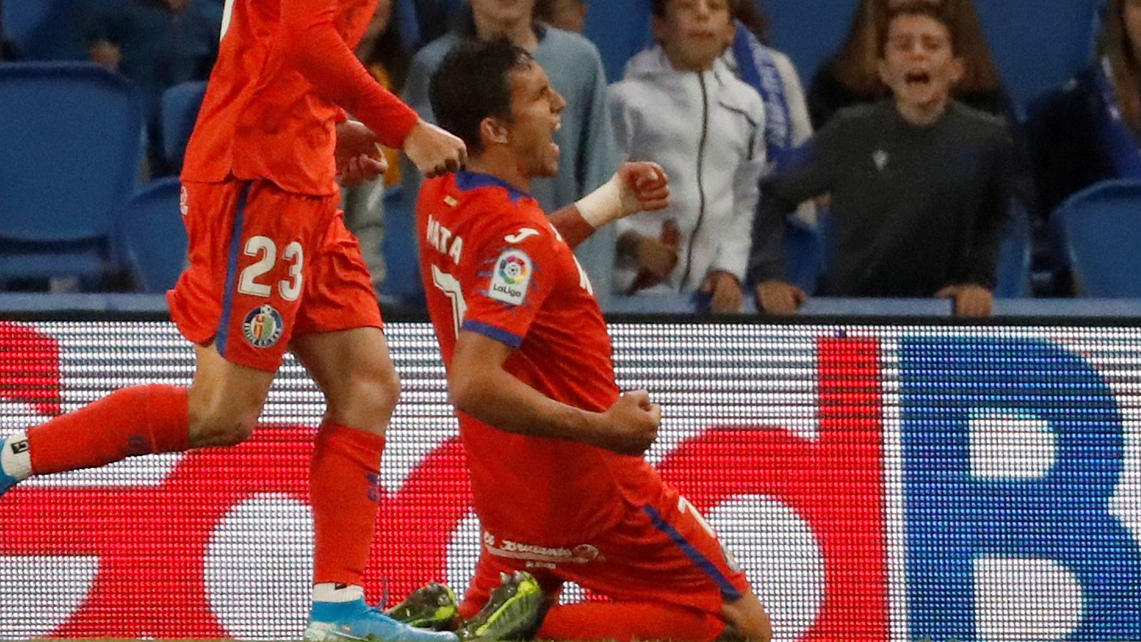 Mata celebra el primer gol del Getafe