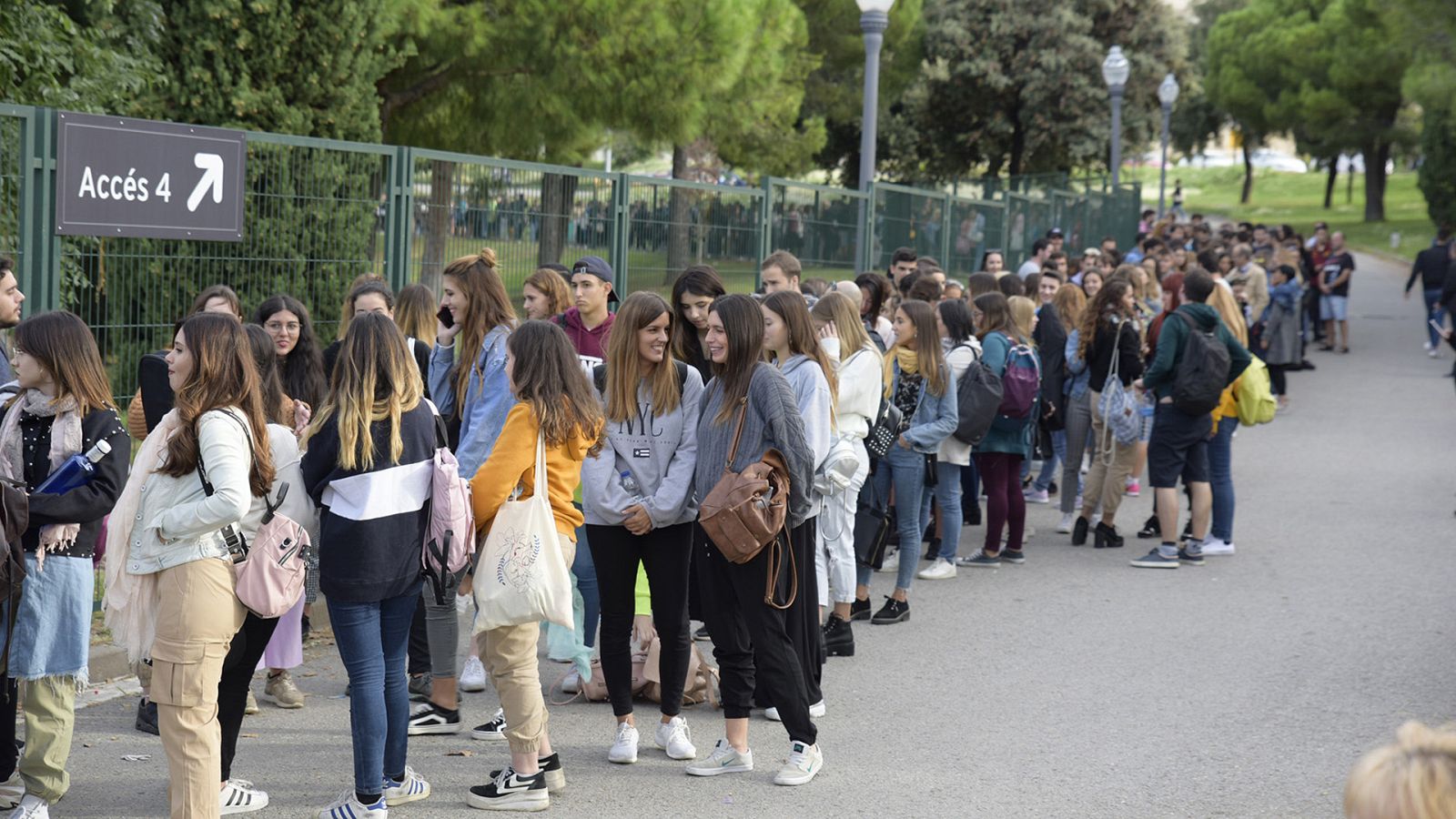 Cerca de 2.000 aspirantes en el casting de Barcelona