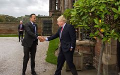 Johnson y Varadkar ven un "camino" hacia un "posible acuerdo" del 'Brexit'