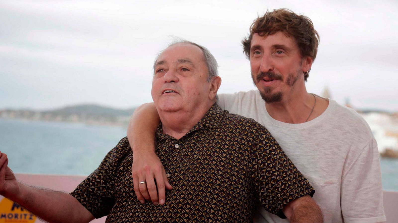 Los actores Ivan Massagué (d) y Zorion Eguileor (i), posan en Sitges en la presentación de El hoyo