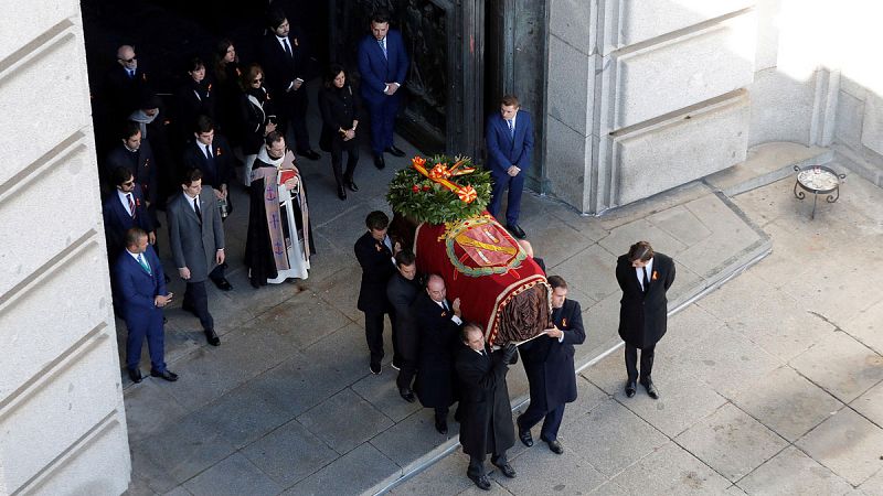 España cierra un capítulo de la memoria histórica con la exhumación de Franco del Valle de los Caídos