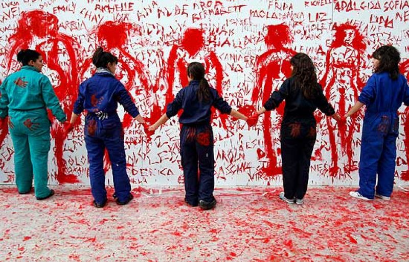 Homenaje a las 57 mujeres asesinadas en el Día Internacional contra la violencia de género