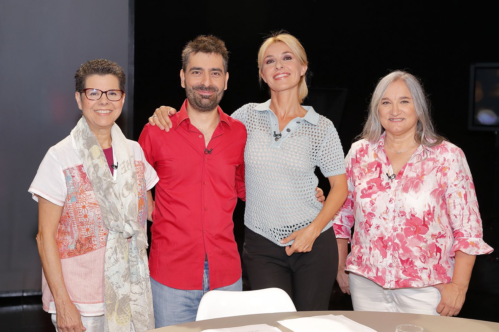 Cayetana Guillén Cuervo junto a Vicki Barnadet, Margarita García Marqués y José Ramón Abad.
