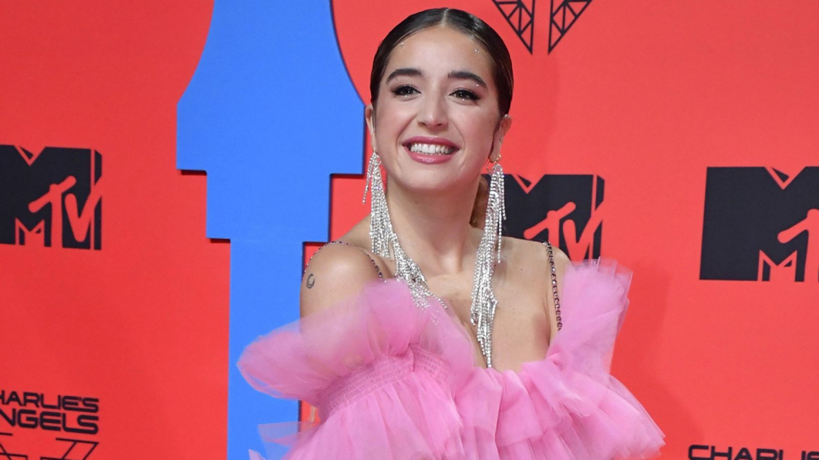 Lola Indigo durante la alfombra roja de los MTV