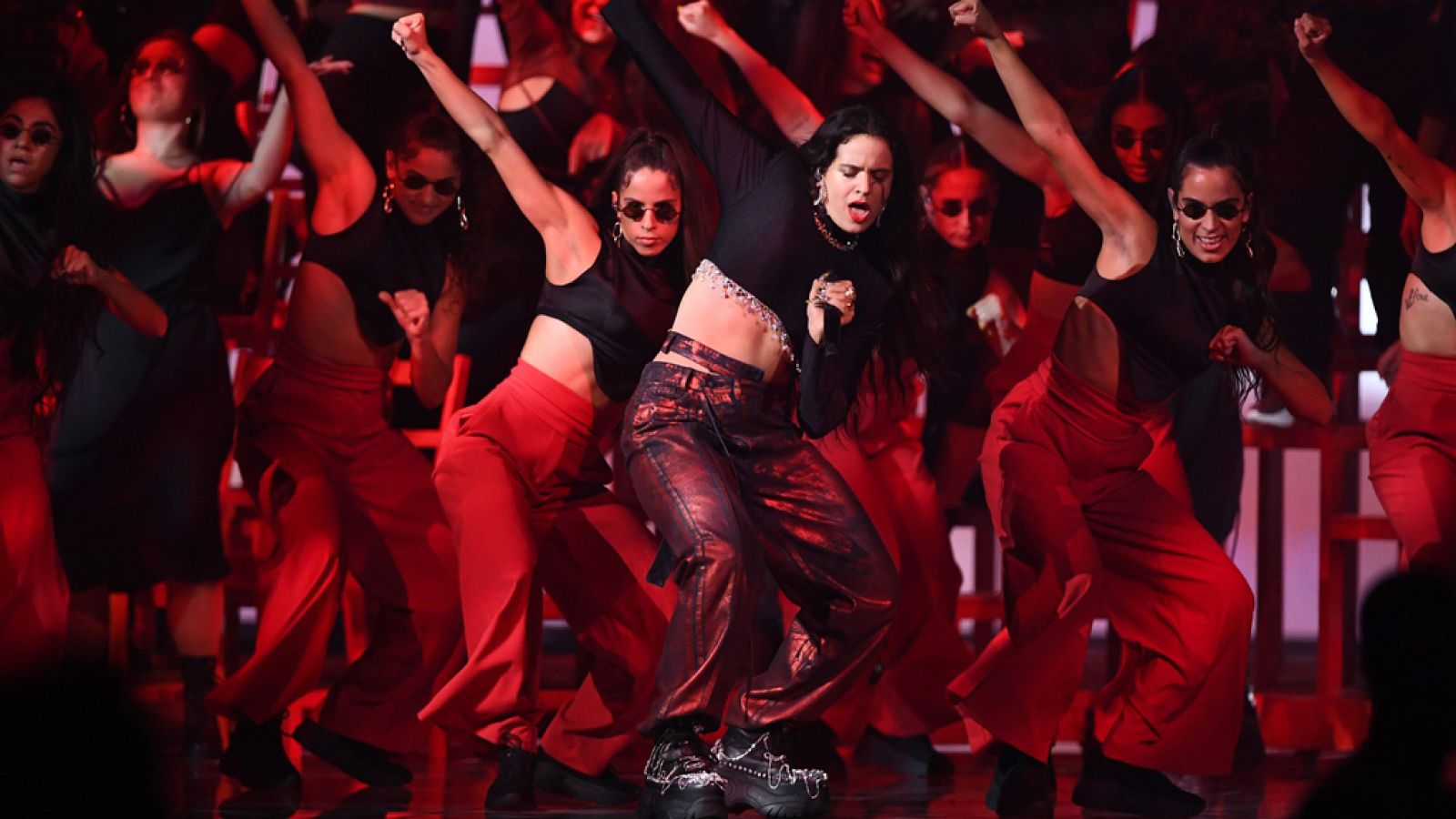 Rosalía durante su actuación en los MTV de Sevilla