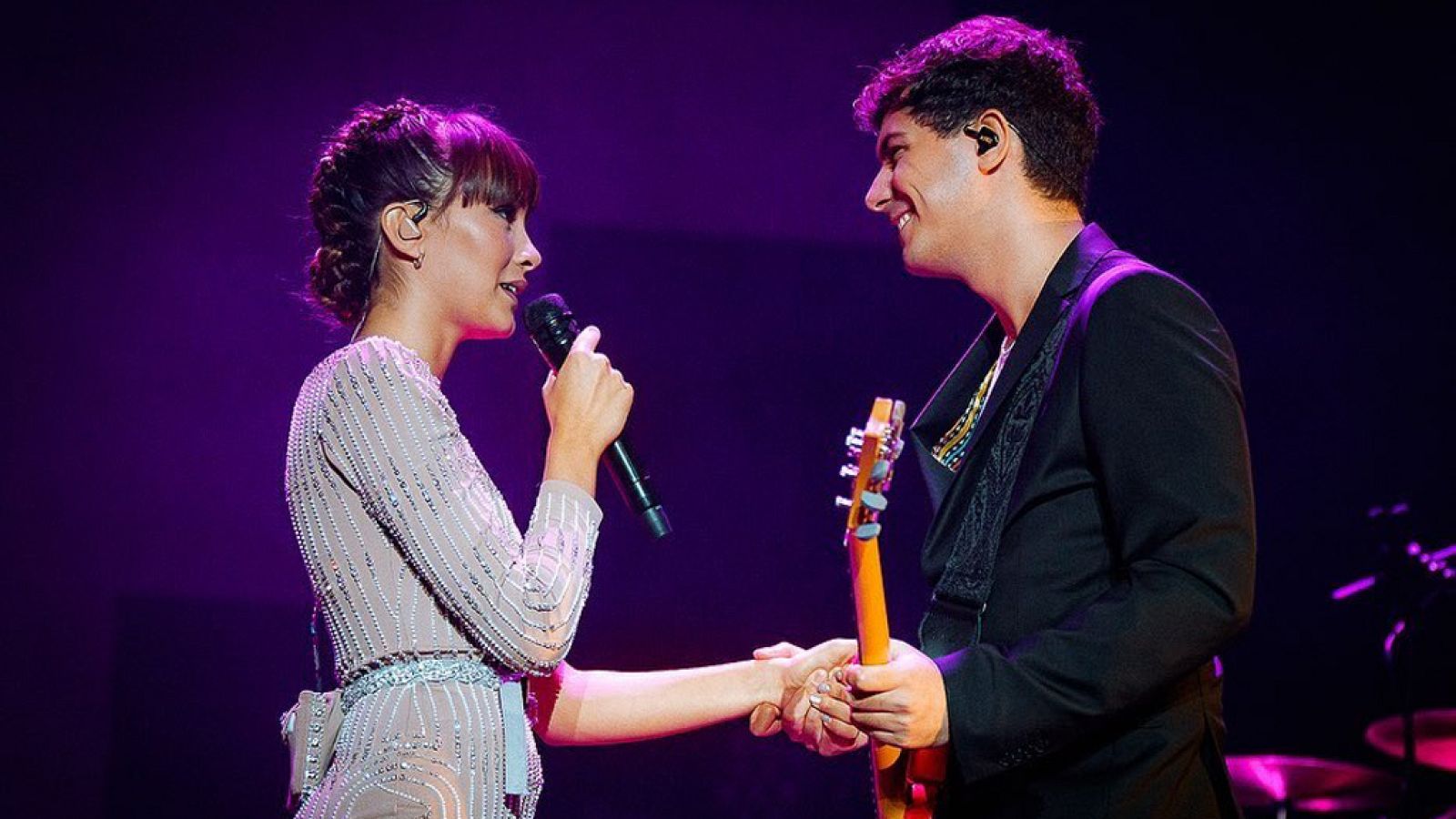Aitana y Alfred sobre el escenario del Palau Sant Jordi de Barcelona