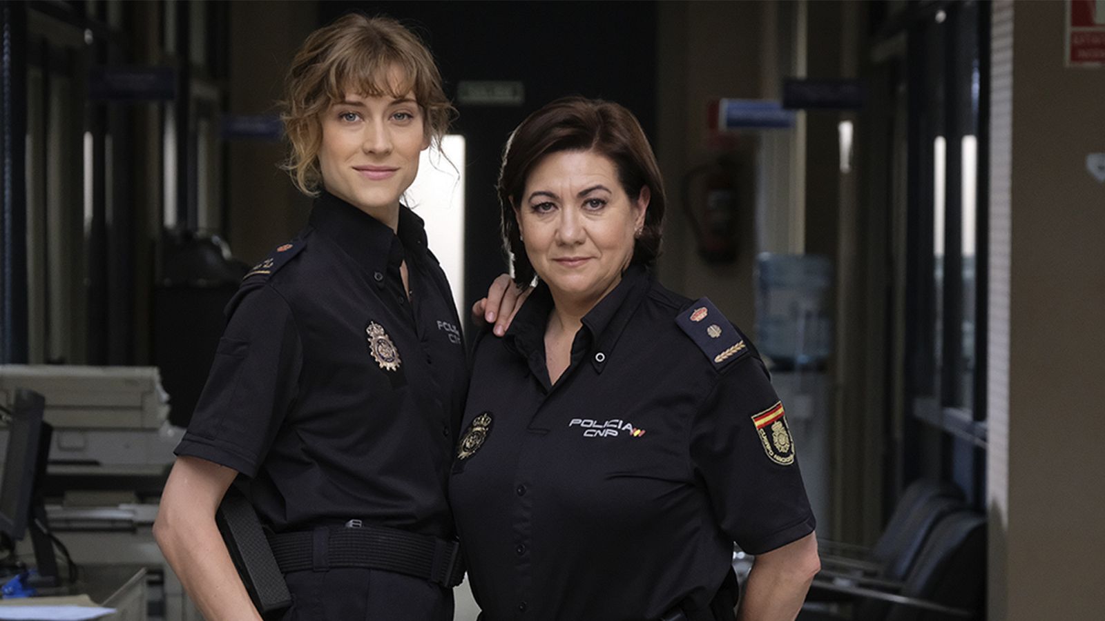 Claudia Miralles (Luisa Martin) y Silvia Orestes (Marta Belmonte) en 'Servir y Proteger'