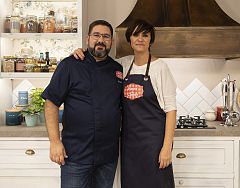 La actriz Melani Olivares y Marta Verona, ganadora de MasterChef 6, visitan "Hacer de comer"