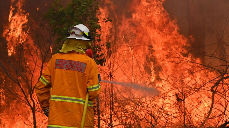 Al menos tres muertos en los incendios forestales que arrasan Australia 