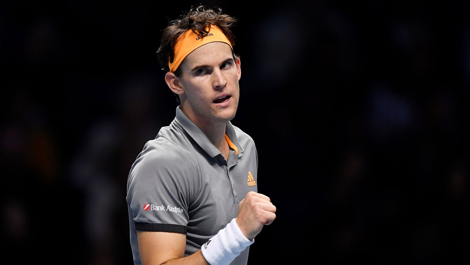 Thiem vence a Federer en Londres