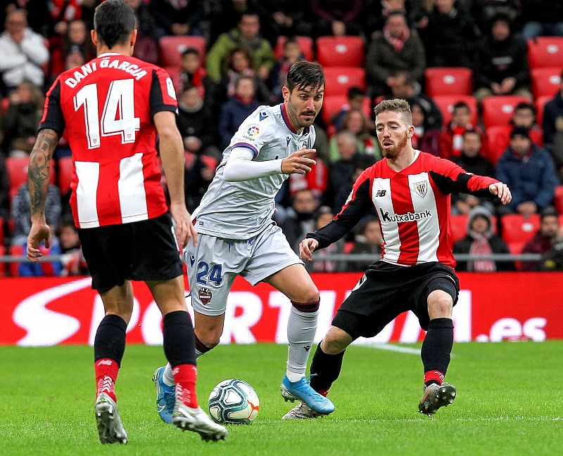 Capa tira del Athletic y culmina la remontada ante el Levante 