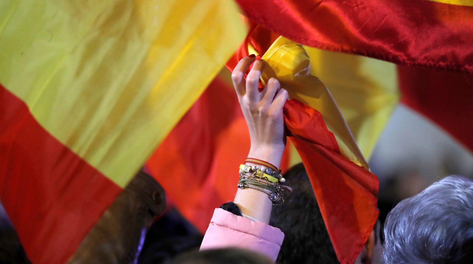 Los bulos sobre la bandera de España en la jornada electoral del 10N