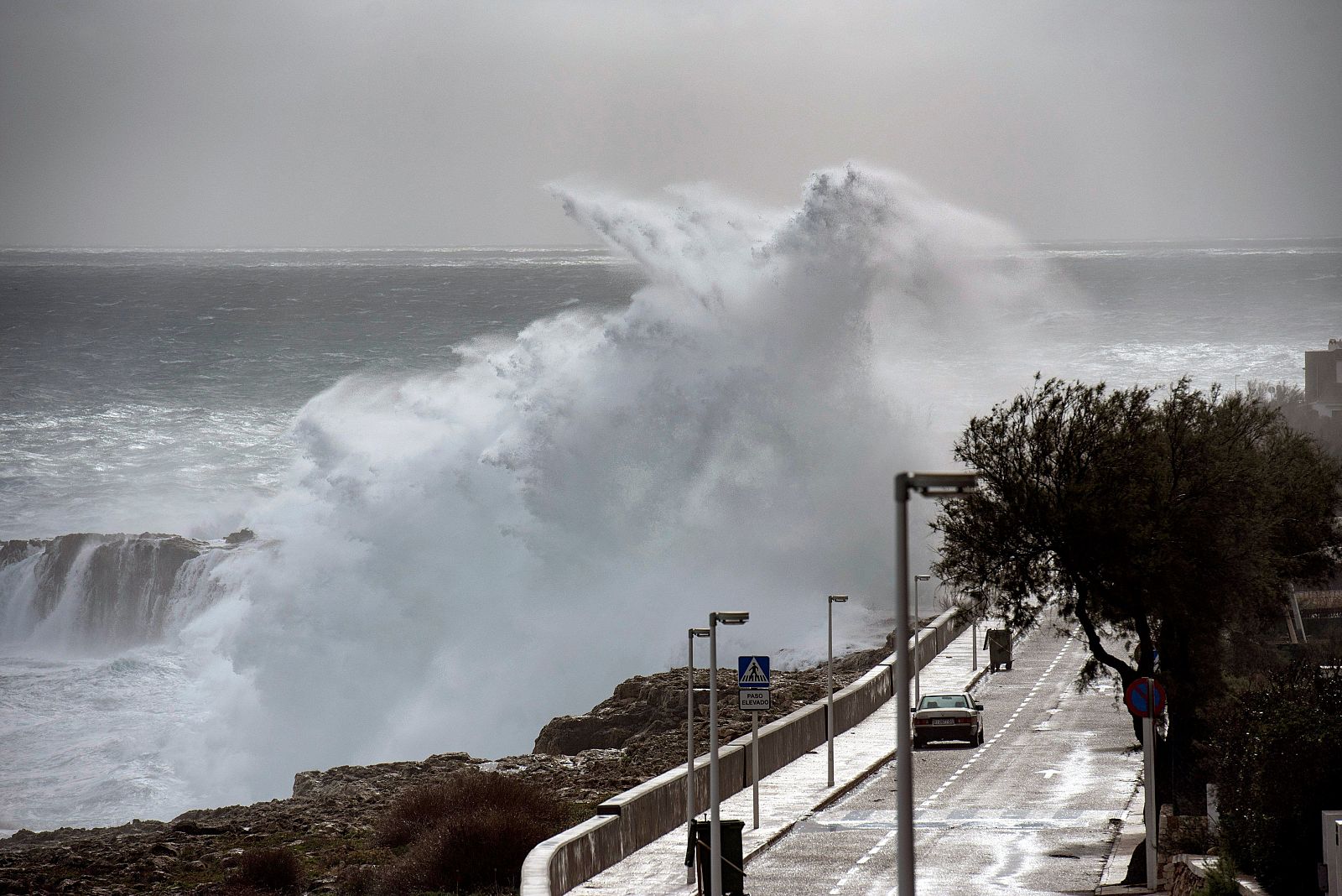 Alerta naranja por fenómenos costeros y viento en Menorca