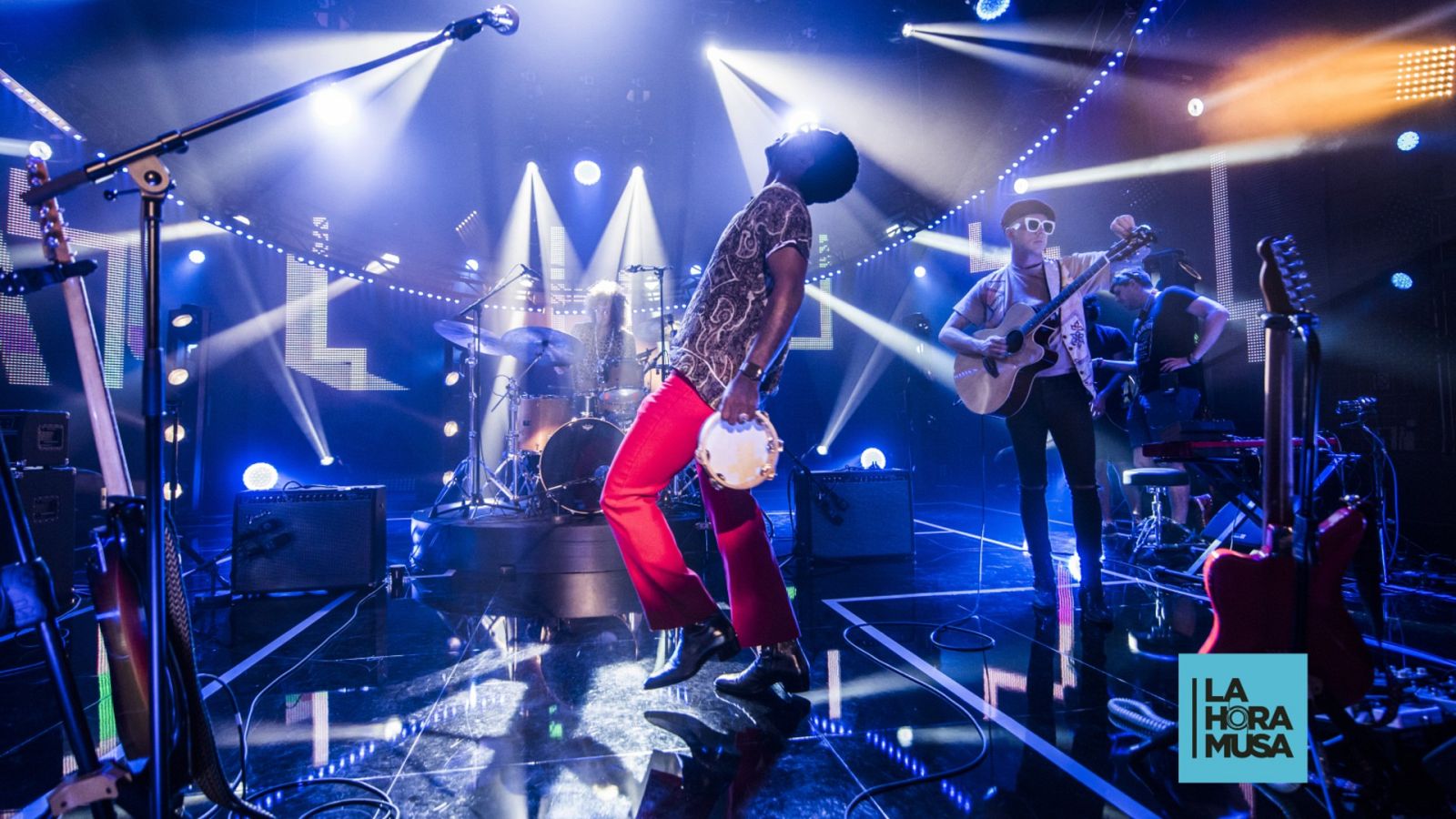 Curtis Harding tocando en el plató de 'La Hora Musa'