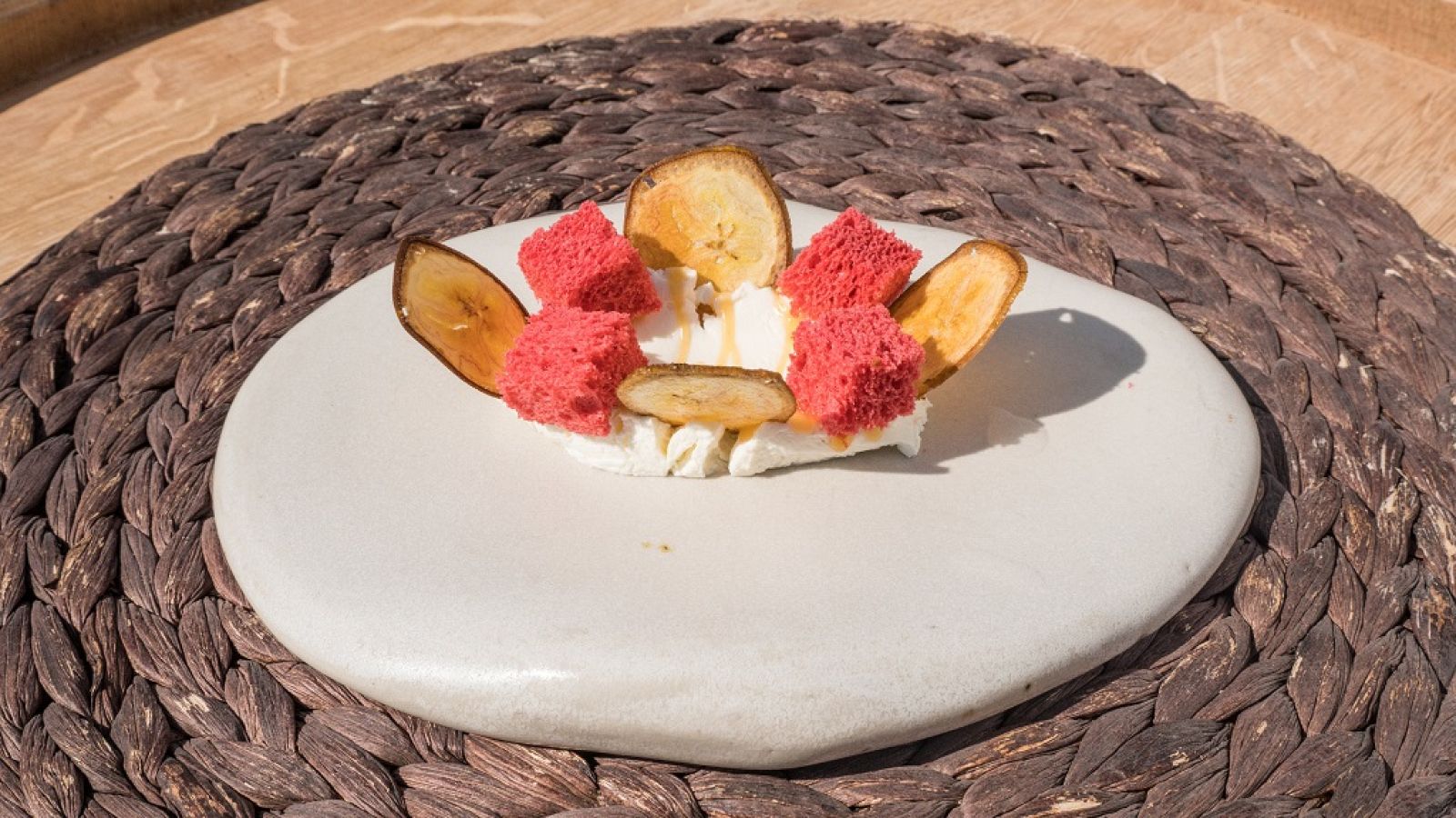 Receta de helado de cereales, plátano, miel tostada y bizcocho de frambuesa