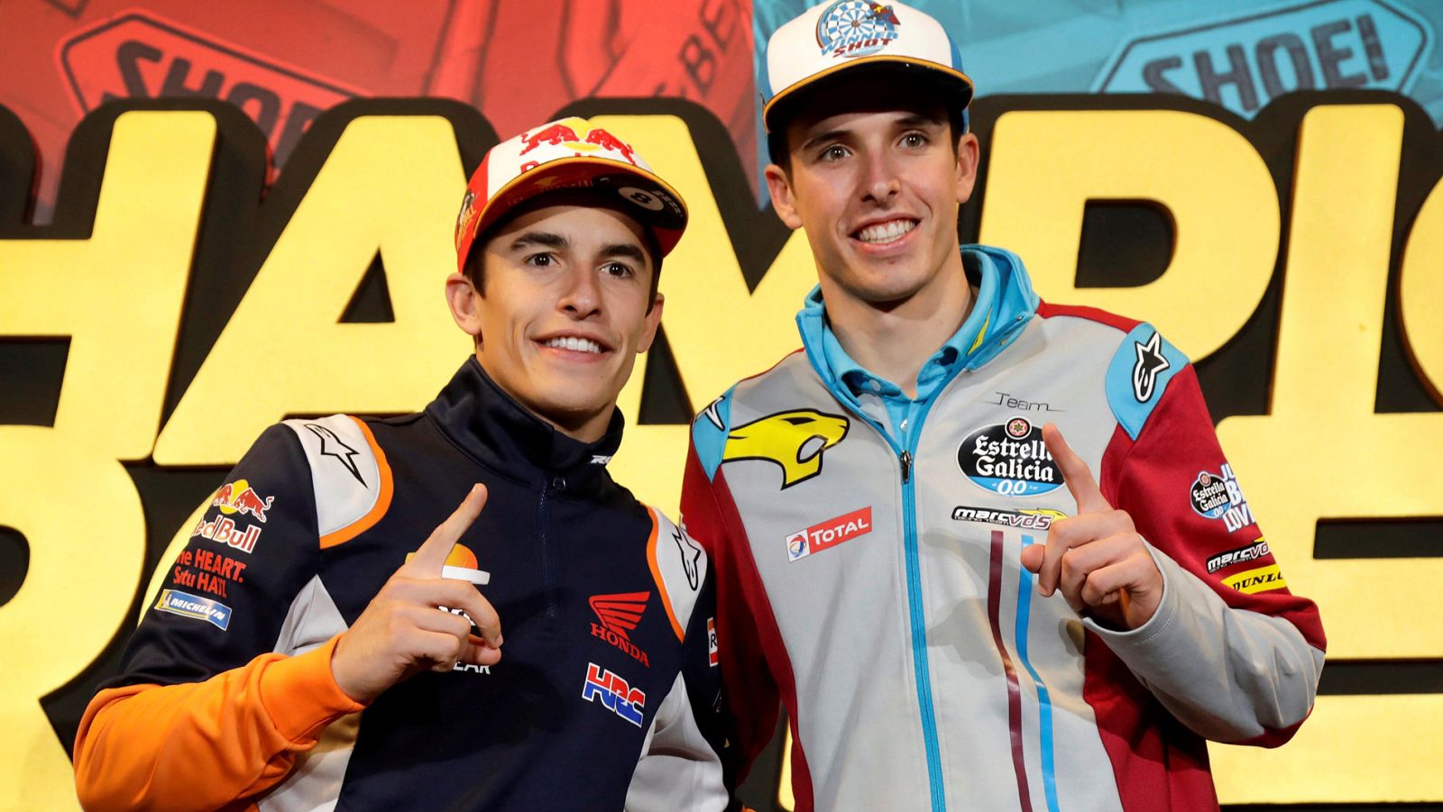 Los hermanos Marc y Ã¿lex MÃ¡rquez celebran sus tÃ­tulos de campeones del mundo