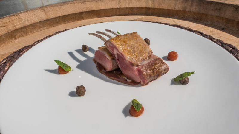 Receta de carr de lechazo, su pat y toffe de zanahoria y menta