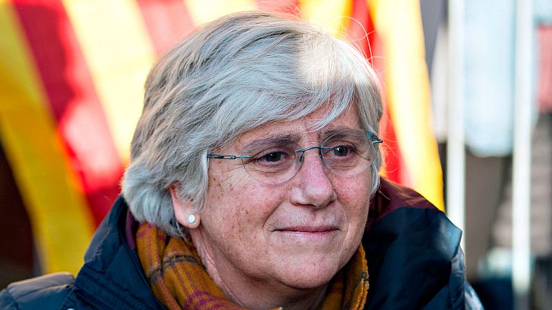 Clara Ponsatí se entrega para su juicio de extradición en Edimburgo y el juez la deja en libertad provisional