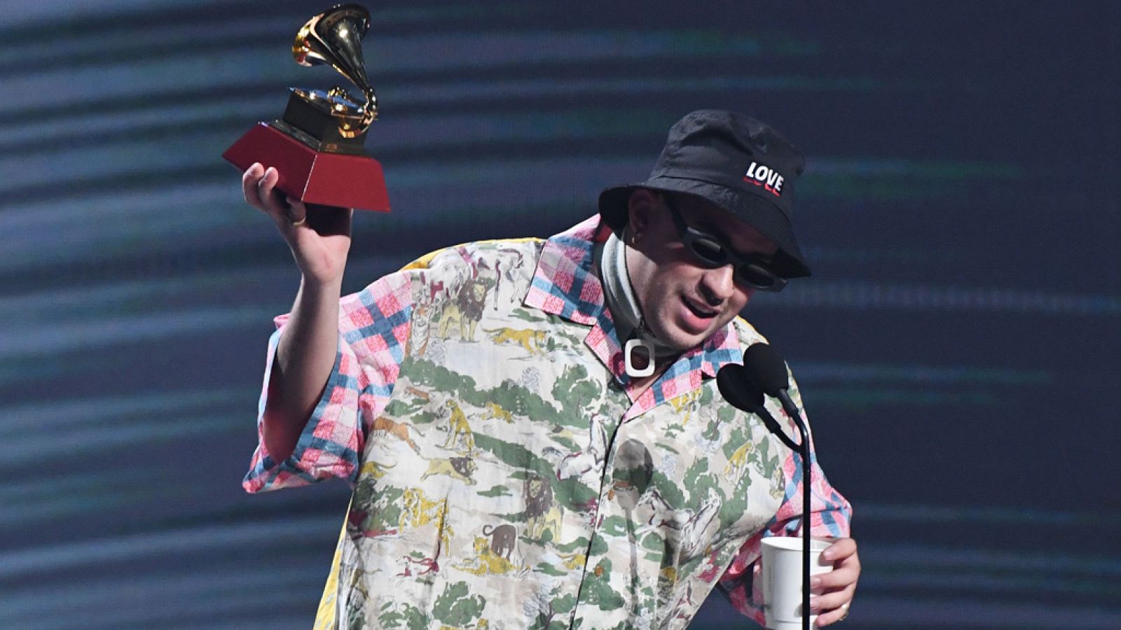 Bad Bunny durante su discurso en la gala de los Grammy Latinos