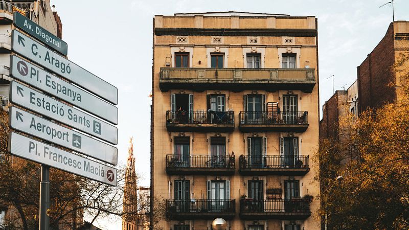 Barcelona prohíbe la apertura y la ampliación de pisos turísticos durante un año