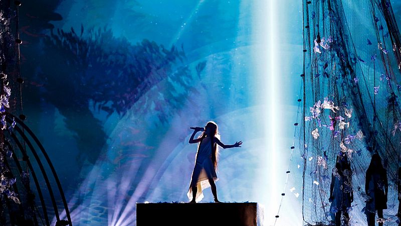 Primer ensayo de Espaa: Melani emerge del escenario como una diosa para salvar los ocanos