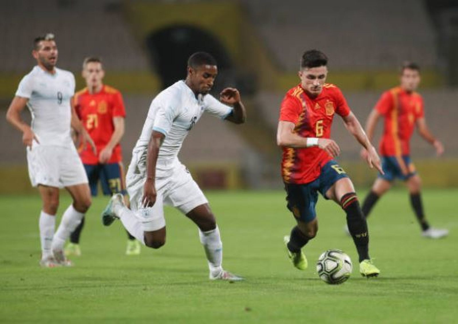 Manu García durante el partido entre Israel y España sub-21.