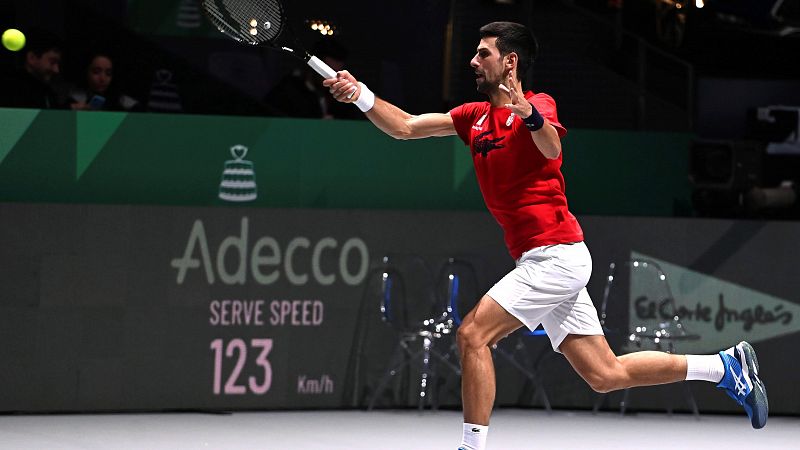 La Serbia de Djokovic arrrolla a Japón 
