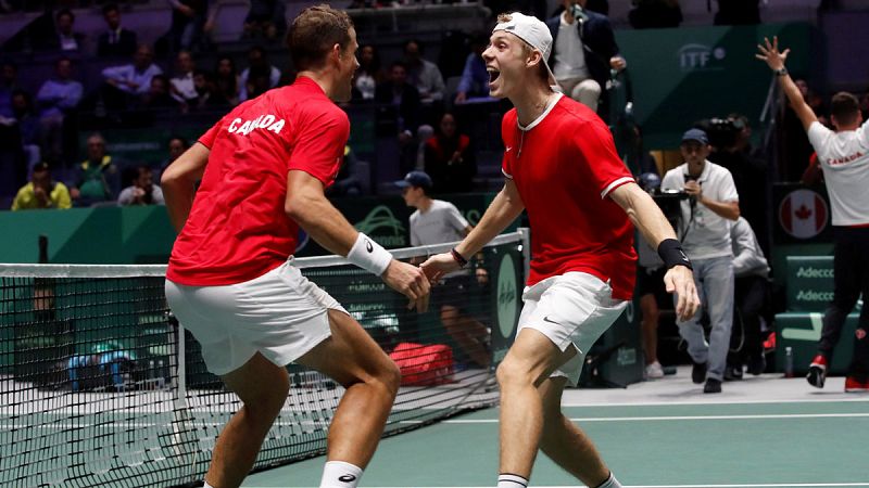 Canadá consigue una victoria histórica y se coloca en semifinales de la Copa Davis 
