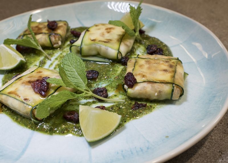 Receta de "raviolis de calabacn con feta y pera" de Dani Garca 